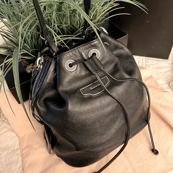 BALENCIAGA bucket papier bag. …… - Picture 3 of 17